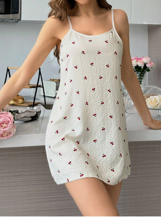 שמלת פיג'מה עם הדפס דובדבן וטקסטורה