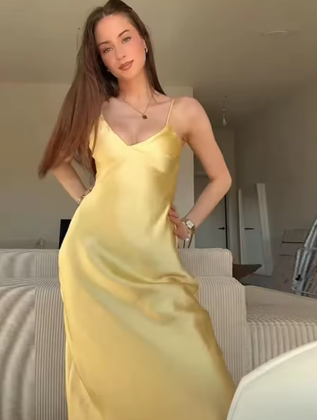 שמלת מחמיאה ומרווחת, ללא שרוולים