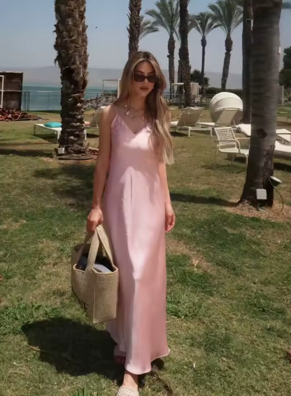 שמלת מחמיאה ומרווחת, ללא שרוולים