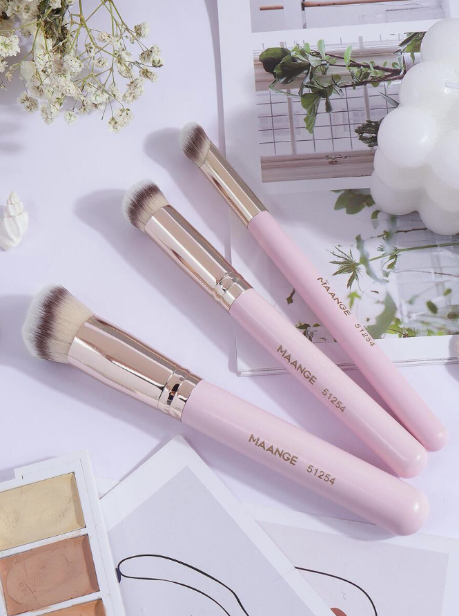 סט מברשות איפור מקצועי של היילייטר