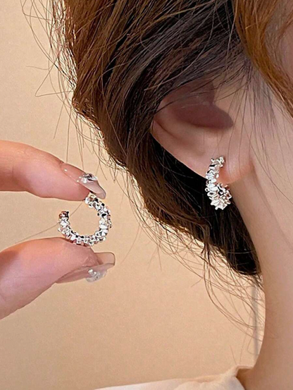 אביזר בסגנון מינימליסטי לנשים