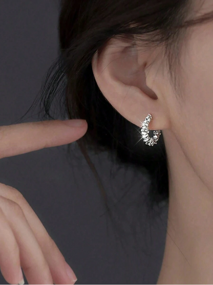 אביזר בסגנון מינימליסטי לנשים