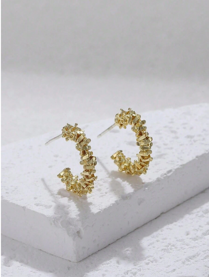 אביזר בסגנון מינימליסטי לנשים