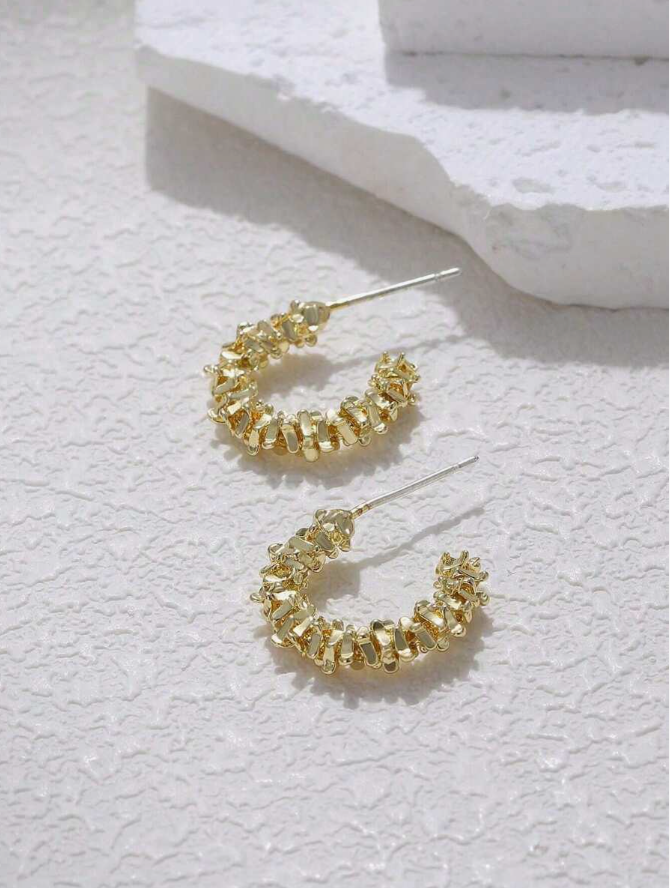 אביזר בסגנון מינימליסטי לנשים