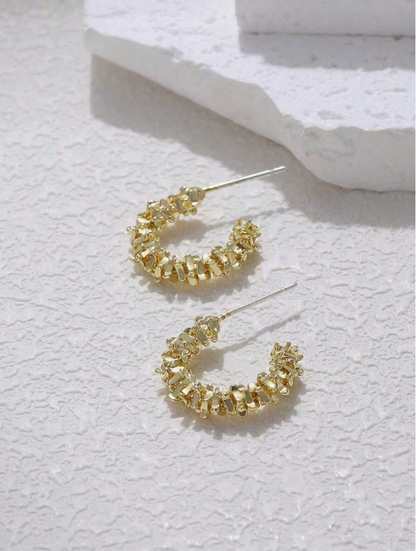 אביזר בסגנון מינימליסטי לנשים