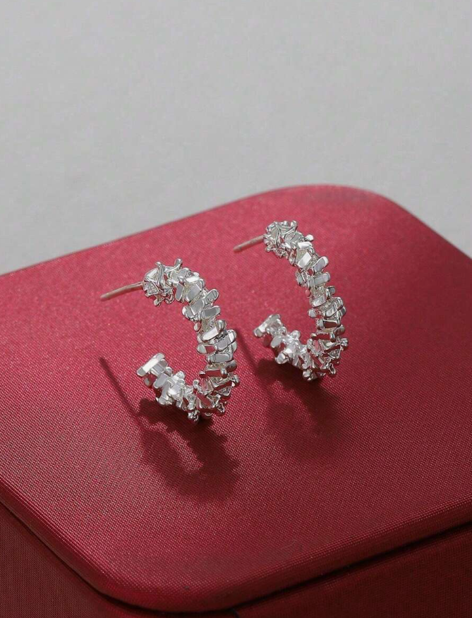 אביזר בסגנון מינימליסטי לנשים