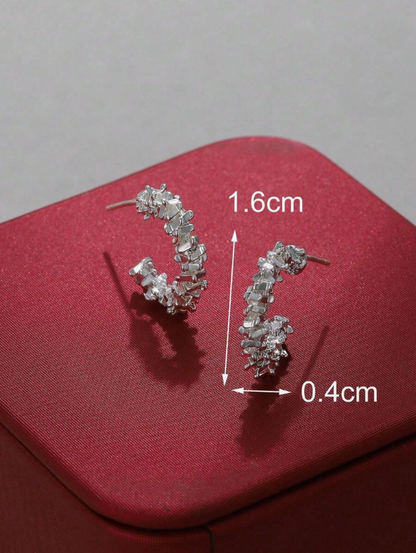 אביזר בסגנון מינימליסטי לנשים