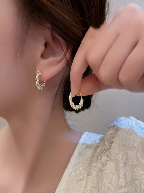 יחידות עגילי חישוק פנינים בעיצוב מינימליסטי