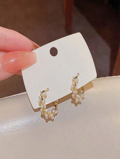 יחידות עגילי חישוק פנינים בעיצוב מינימליסטי