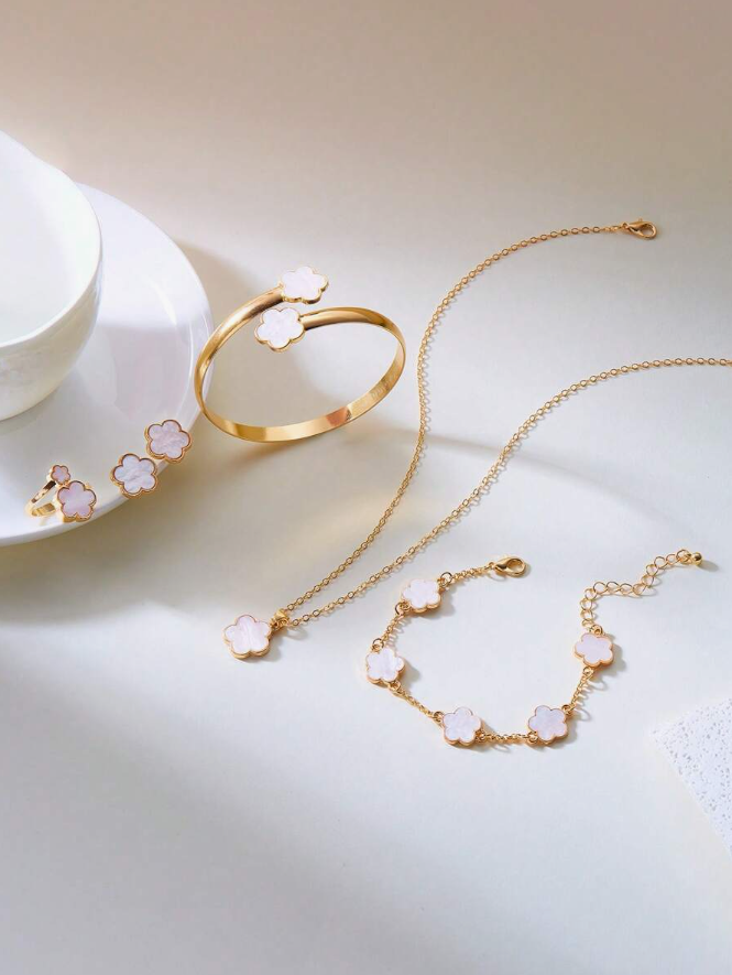 סט תכשיטים של 6 יחידות בסגנון תלתן