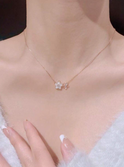 שרשרת פרח סאקורה לבנה פנינה