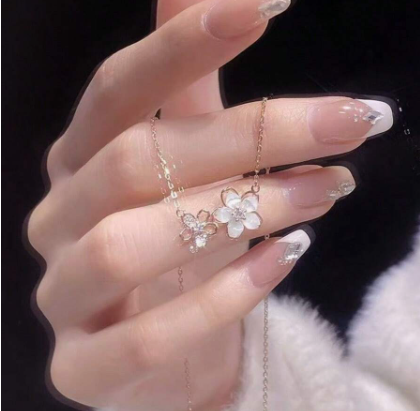 שרשרת פרח סאקורה לבנה פנינה