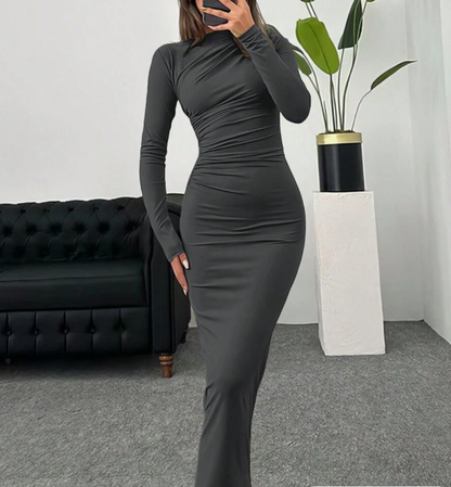 שמלת קפלים עם צווארון עומד ושרוולים