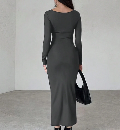 שמלת קפלים עם צווארון עומד ושרוולים