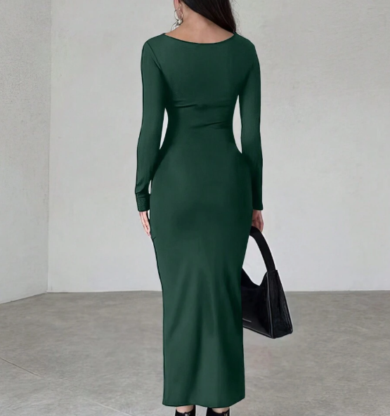 שמלת קפלים עם צווארון עומד ושרוולים