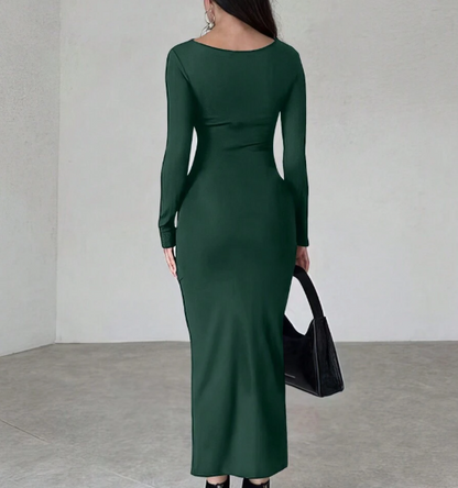 שמלת קפלים עם צווארון עומד ושרוולים