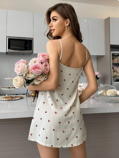 שמלת פיג'מה עם הדפס דובדבן וטקסטורה