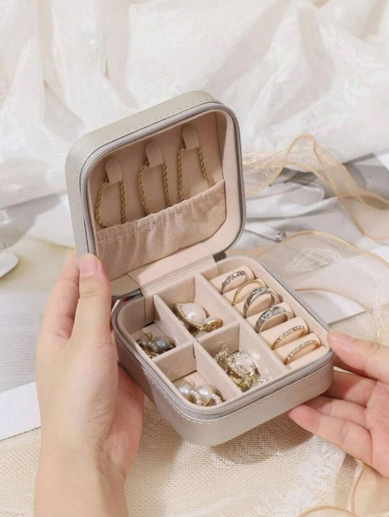 קופסת ארגון תכשיטים ניידת אחת לטבעות, עגילים ושרשראות