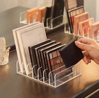 ארגונית איפור עם מגירות לפלטות צלליות