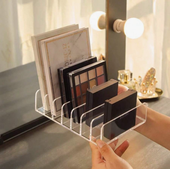 ארגונית איפור עם מגירות לפלטות צלליות