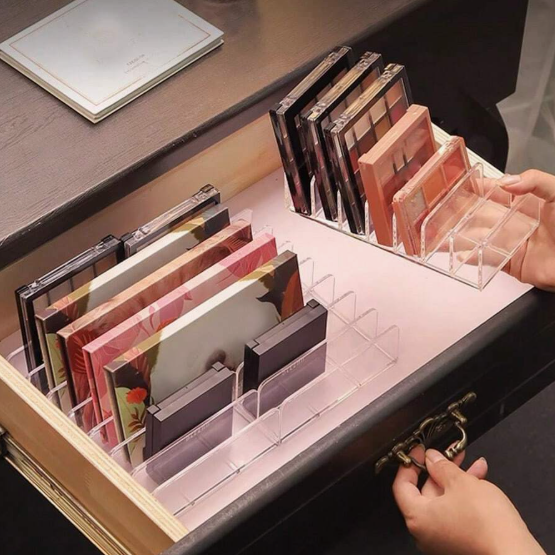ארגונית איפור עם מגירות לפלטות צלליות