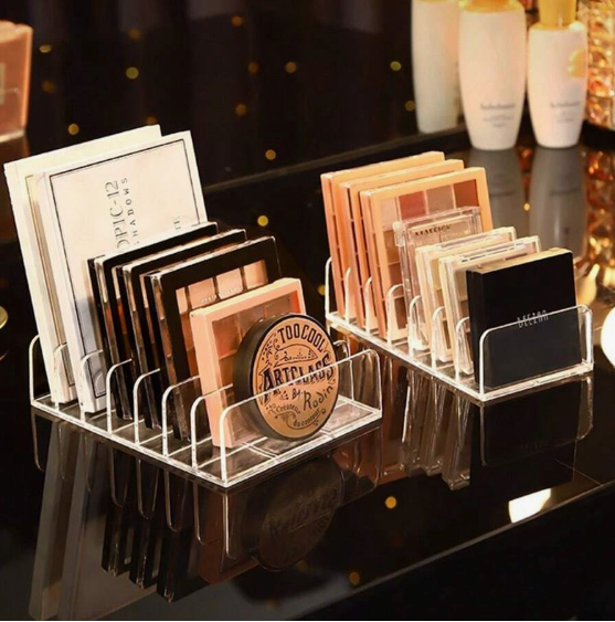 ארגונית איפור עם מגירות לפלטות צלליות