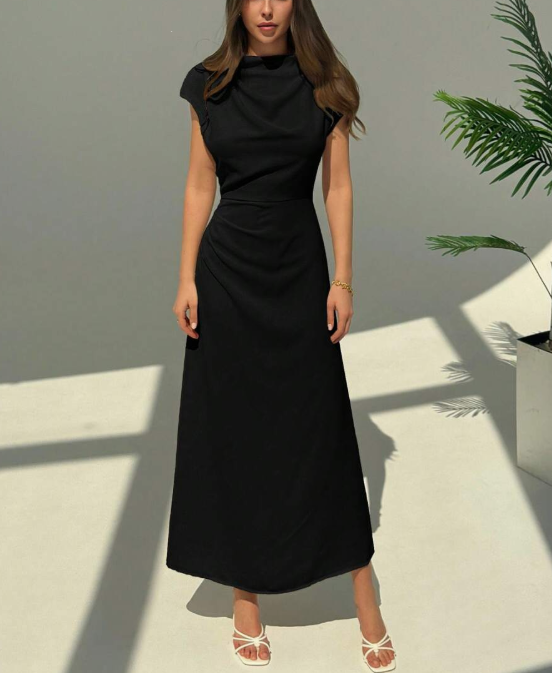 שמלה ארוכה מינימליסטית אלגנטית ואלגנטית עם גזרה