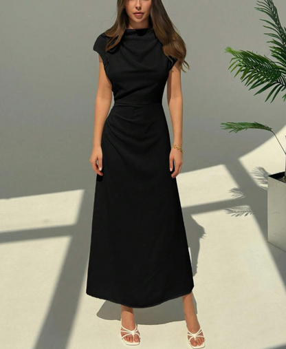 שמלה ארוכה מינימליסטית אלגנטית ואלגנטית עם גזרה