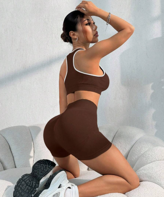 סט פשוט בצבע אחיד